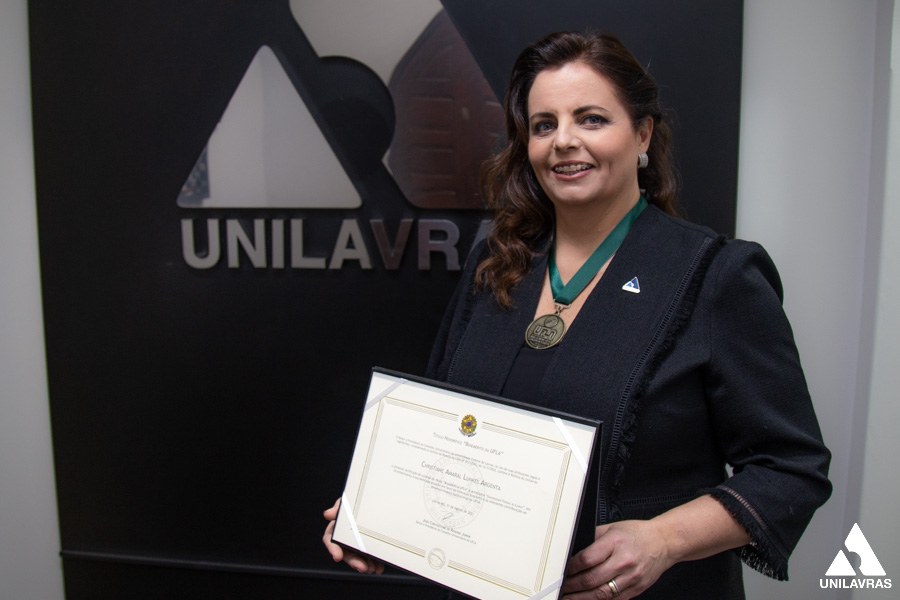 Reitora-do-Unilavras-recebe-Benemérito-da-UFLA-2