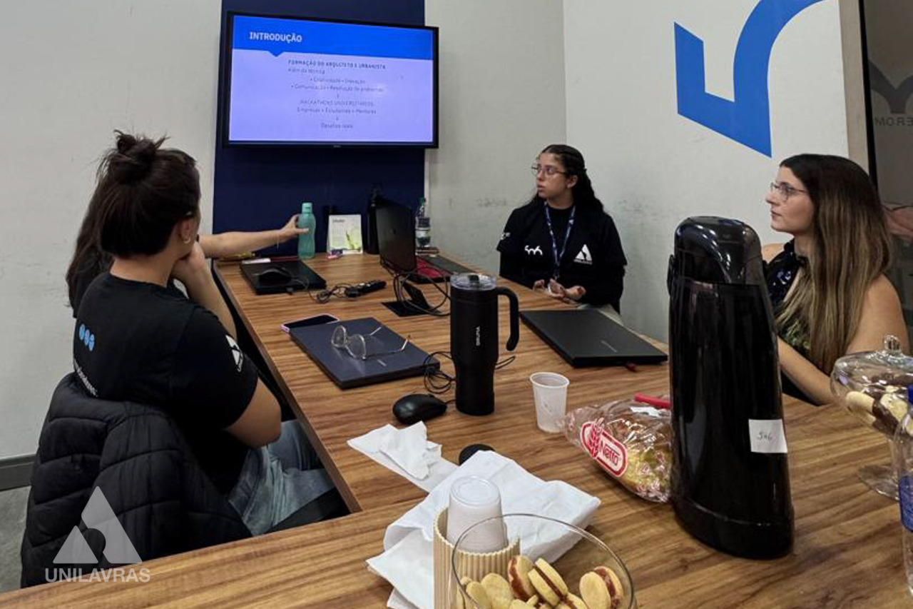 92940-Materia-no-site_-Projeto-Decola-participa-de-mesa-redonda-sobre-escrita-e-producao-cientifica.-2
